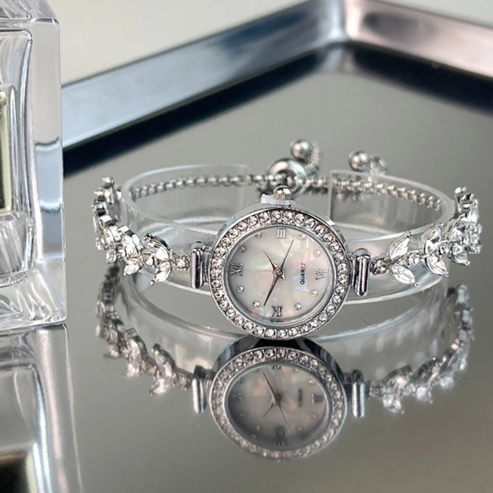 Women's Diamand Wristwatches Quartz Crystal Watch Free Adjustment Bracelet Watches for Brides Wedding Banquet Wearing